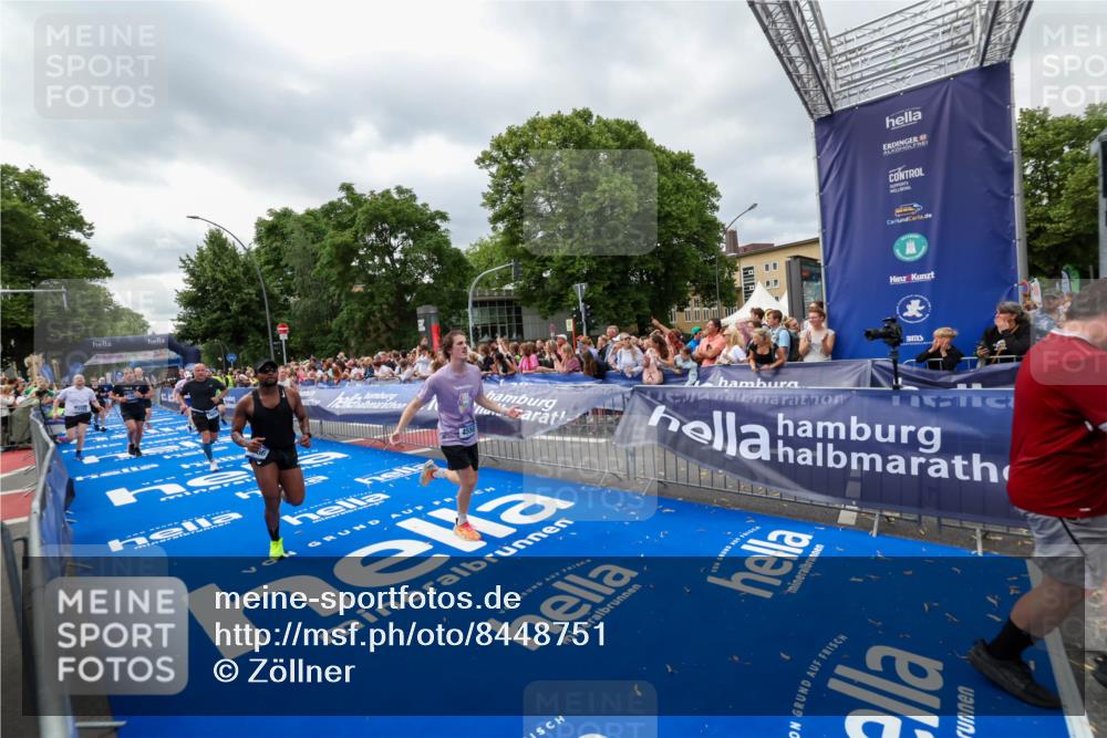 29.06.2025 - hella hamburg halbmarathon Zöllner http://msf.ph/oto/8448751 29.06.2025 10:58:29 Ziel 4550, 4767, 5347, 6138, 7476, 9485, 11808, 14355, 15434, 16531, 17415, 18266, 18891, 19166 meine-sportfotos.de