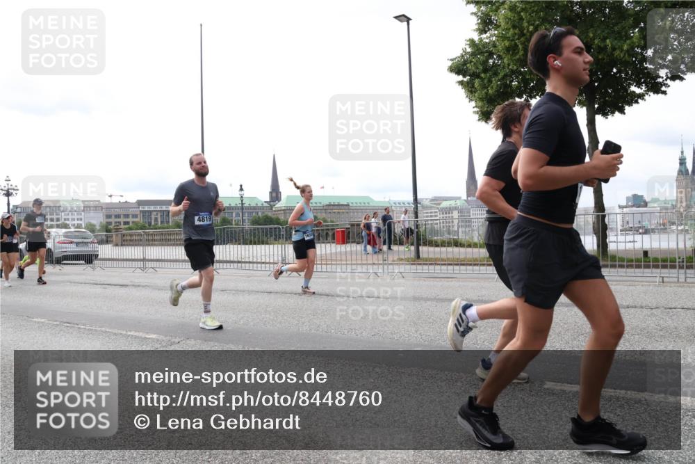 29.06.2025 - hella hamburg halbmarathon Lena Gebhardt http://msf.ph/oto/8448760 29.06.2025 10:30:32 Lombardsbrücke 4819, 1059, 1472, 1547, 1647, 2505, 2569, 2754, 2755, 2901, 3281, 3443, 3573, 4198, 4575, 4819, 6344, 6556, 6598, 6616, 6626, 7071, 7120, 9830, 10880, 11984, 12349, 12350, 12460, 12461, 12504, 12687, 12688, 12710, 13418, 14216, 14304, 14421, 15299, 15757, 15789, 15938, 16182, 16504, 16601, 16604, 16735, 16791, 16864, 18046, 18362, 18503, 18671, 18795, 18860 meine-sportfotos.de