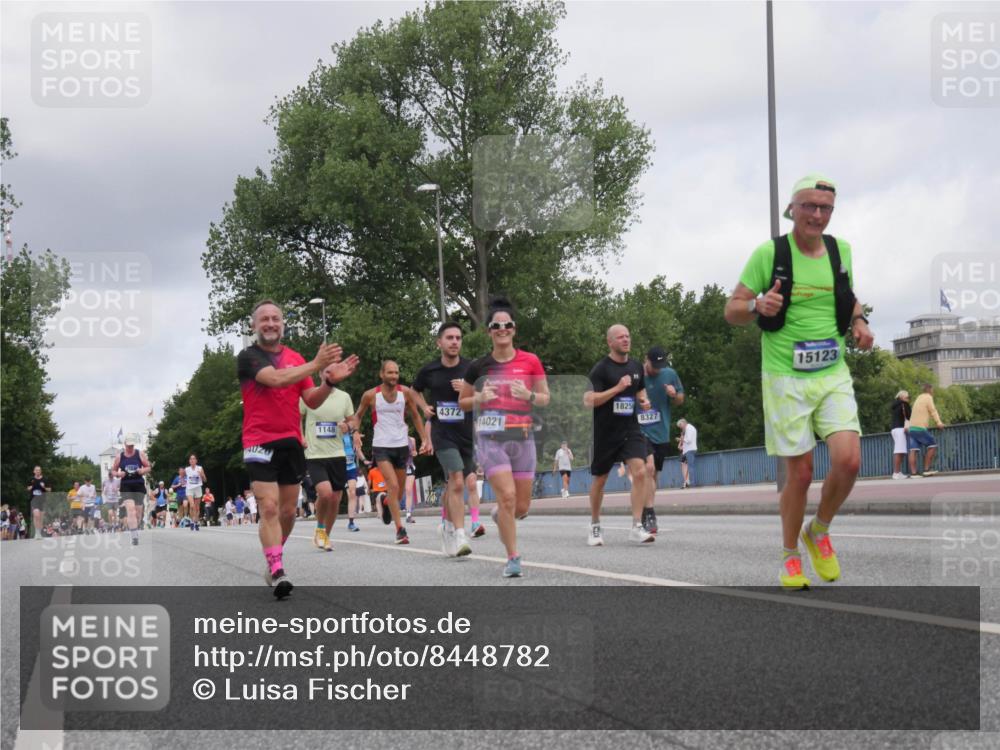 29.06.2025 - hella hamburg halbmarathon Luisa Fischer http://msf.ph/oto/8448782 29.06.2025 10:30:58 Kennedybrücke 4372, 14021, 1148, 4020, 1825, 8327, 15123, 1148, 1530, 1793, 4372, 5903, 7234, 8327 meine-sportfotos.de