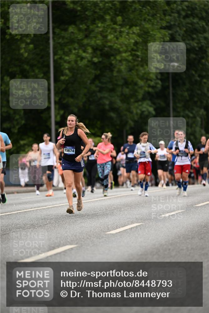 29.06.2025 - hella hamburg halbmarathon Dr. Thomas Lammeyer http://msf.ph/oto/8448793 29.06.2025 10:58:54 Kennedybrücke 1779, 1822, 2600, 3364, 3857, 4039, 4720, 5185, 5309, 5815, 5856, 5933, 6279, 6583, 6987, 6988, 7670, 7874, 7946, 7986, 9130, 9764, 11354 meine-sportfotos.de
