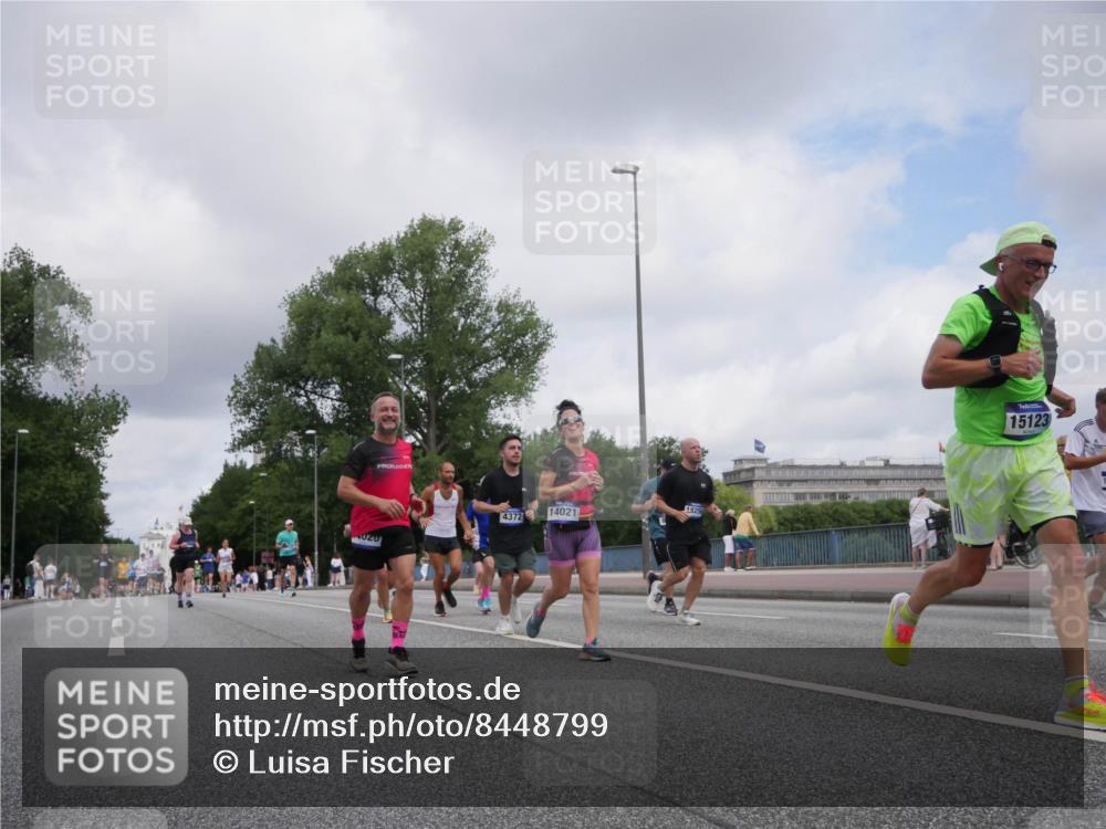 29.06.2025 - hella hamburg halbmarathon Luisa Fischer http://msf.ph/oto/8448799 29.06.2025 10:30:59 Kennedybrücke 4020, 4372, 14021, 15123, 1148, 1530, 1793, 4372, 5903, 7234, 8327 meine-sportfotos.de