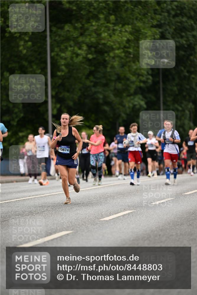 29.06.2025 - hella hamburg halbmarathon Dr. Thomas Lammeyer http://msf.ph/oto/8448803 29.06.2025 10:58:54 Kennedybrücke 1779, 1822, 2600, 3364, 3857, 4039, 4720, 5185, 5309, 5815, 5856, 5933, 6279, 6583, 6987, 6988, 7670, 7874, 7946, 7986, 9130, 9764, 11354 meine-sportfotos.de