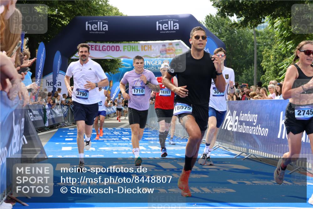 29.06.2025 - hella hamburg halbmarathon Strokosch-Dieckow http://msf.ph/oto/8448807 29.06.2025 10:38:26 Ziel 1042, 1710, 2745, 3014, 3431, 3790, 7110, 8571, 14905, 14992, 16075, 16280, 18357, 18761 meine-sportfotos.de