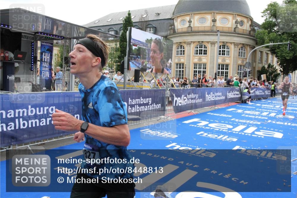 29.06.2025 - hella hamburg halbmarathon Michael Strokosch http://msf.ph/oto/8448813 29.06.2025 10:29:02 Ziel 1827, 10351, 18874, 19142 meine-sportfotos.de