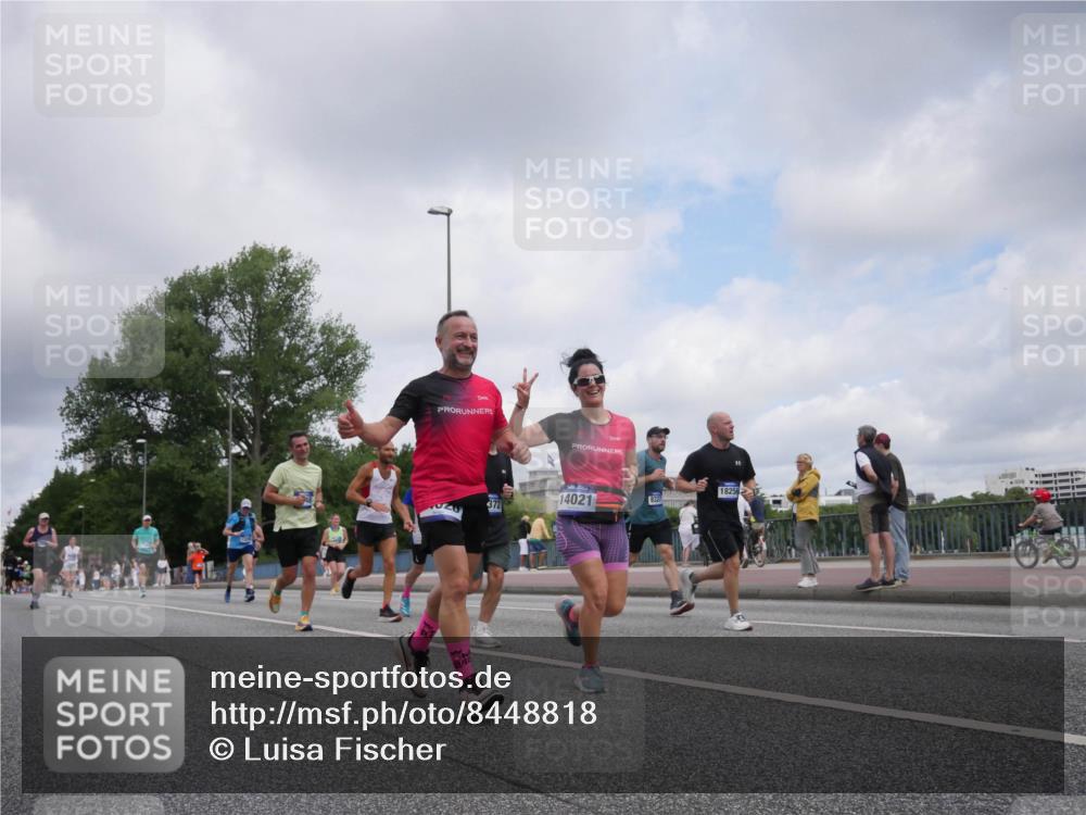 29.06.2025 - hella hamburg halbmarathon Luisa Fischer http://msf.ph/oto/8448818 29.06.2025 10:31:00 Kennedybrücke 372, 14021, 18256, 1148, 1530, 1793, 4372, 5903, 7234, 8327 meine-sportfotos.de