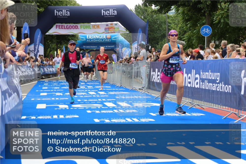 29.06.2025 - hella hamburg halbmarathon Strokosch-Dieckow http://msf.ph/oto/8448820 29.06.2025 10:48:42 Ziel 1094, 1884, 1892, 2442, 4553, 5421, 9482, 9538, 10859, 11519, 12533, 14511, 15309, 15384, 16653, 17007, 17127 meine-sportfotos.de