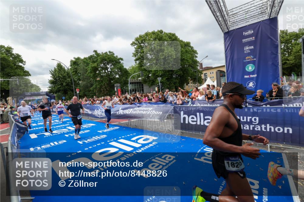 29.06.2025 - hella hamburg halbmarathon Zöllner http://msf.ph/oto/8448826 29.06.2025 10:58:31 Ziel 4550, 4767, 5341, 5347, 7476, 11808, 14355, 16531, 17415, 18266, 18891, 19166 meine-sportfotos.de
