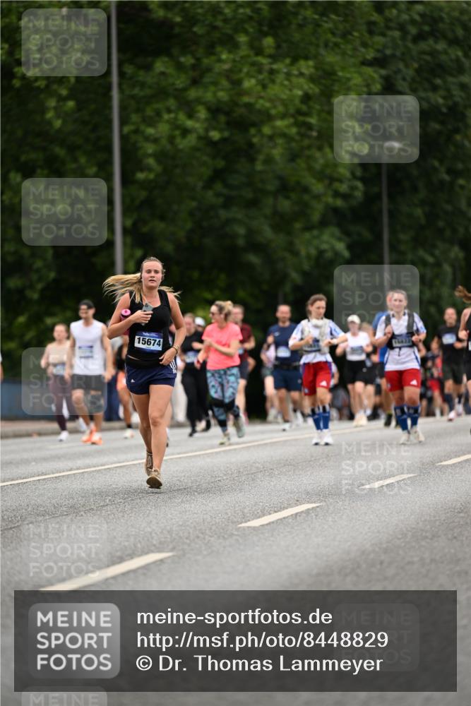 29.06.2025 - hella hamburg halbmarathon Dr. Thomas Lammeyer http://msf.ph/oto/8448829 29.06.2025 10:58:54 Kennedybrücke 1779, 1822, 2600, 3364, 3857, 4039, 4720, 5185, 5309, 5815, 5856, 5933, 6279, 6583, 6987, 6988, 7670, 7874, 7946, 7986, 9130, 9764, 11354 meine-sportfotos.de