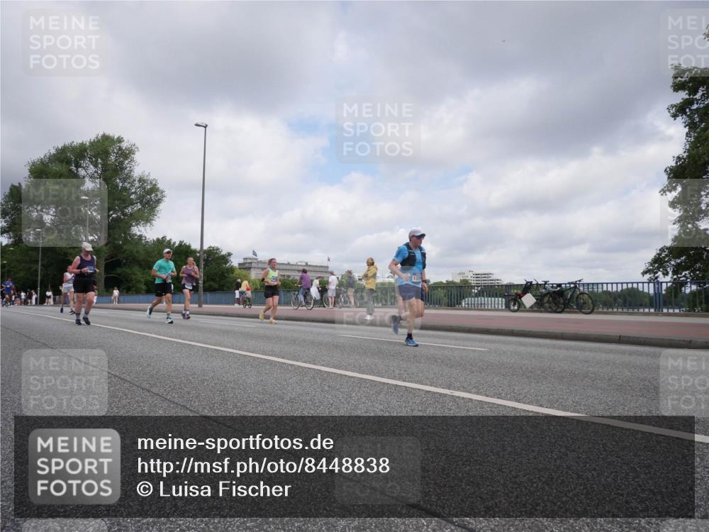 29.06.2025 - hella hamburg halbmarathon Luisa Fischer http://msf.ph/oto/8448838 29.06.2025 10:31:04 Kennedybrücke 1148, 1530, 4372, 5903, 8327 meine-sportfotos.de