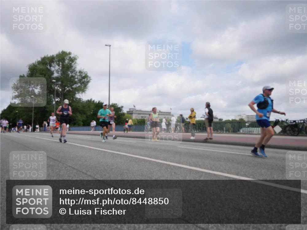 29.06.2025 - hella hamburg halbmarathon Luisa Fischer http://msf.ph/oto/8448850 29.06.2025 10:31:05 Kennedybrücke 1530, 5903 meine-sportfotos.de