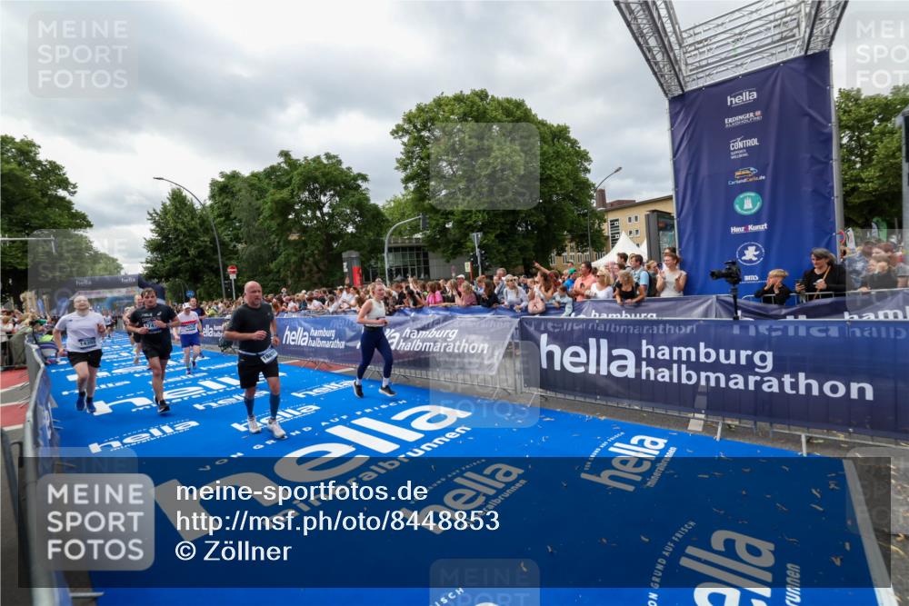 29.06.2025 - hella hamburg halbmarathon Zöllner http://msf.ph/oto/8448853 29.06.2025 10:58:31 Ziel 4550, 4767, 5341, 5347, 7476, 11808, 14355, 16531, 17415, 18266, 18891, 19166 meine-sportfotos.de