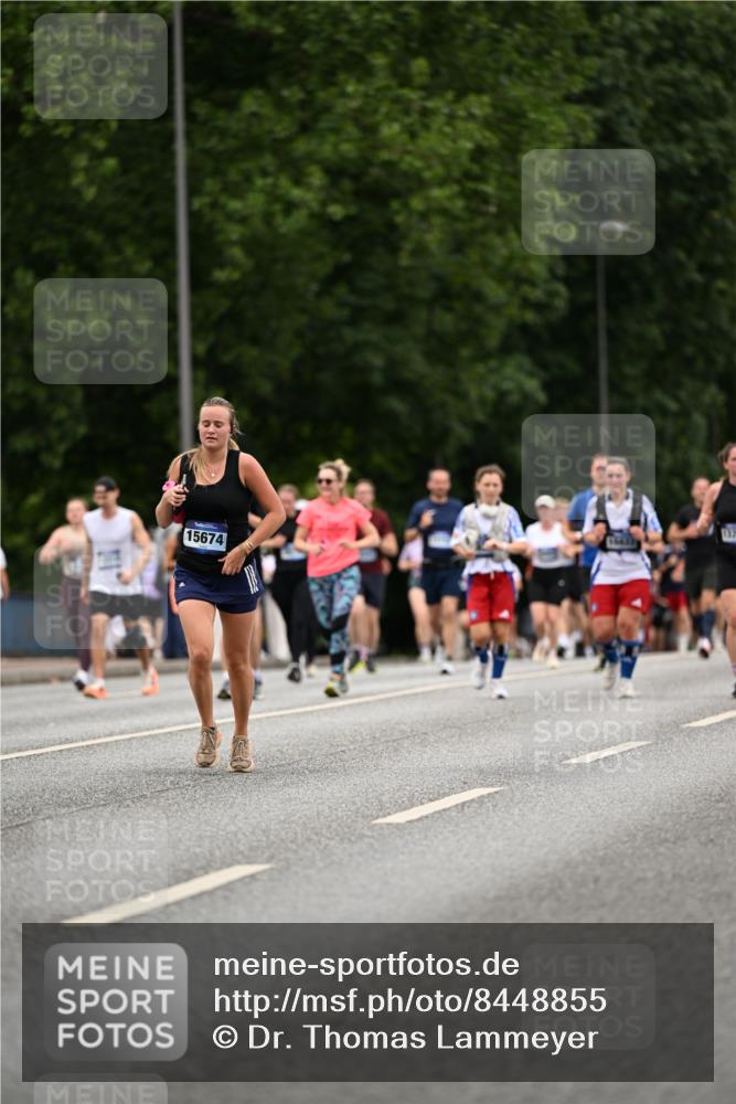 29.06.2025 - hella hamburg halbmarathon Dr. Thomas Lammeyer http://msf.ph/oto/8448855 29.06.2025 10:58:55 Kennedybrücke 1779, 1822, 2600, 3364, 3857, 4039, 4720, 5185, 5309, 5500, 5815, 5856, 5933, 6279, 6583, 6987, 6988, 7670, 7874, 7946, 7986, 9130, 9764, 10331, 11354 meine-sportfotos.de