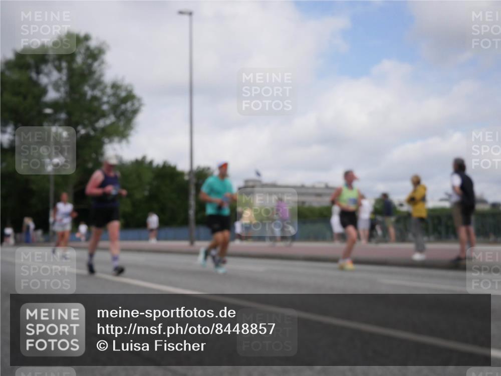 29.06.2025 - hella hamburg halbmarathon Luisa Fischer http://msf.ph/oto/8448857 29.06.2025 10:31:05 Kennedybrücke 1530, 5903 meine-sportfotos.de