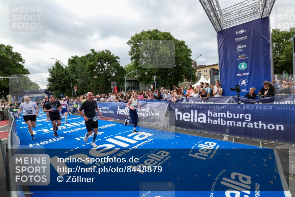 29.06.2025 - hella hamburg halbmarathon Zöllner http://msf.ph/oto/8448879 29.06.2025 10:58:31 Ziel 4550, 4767, 5341, 5347, 7476, 11808, 14355, 16531, 17415, 18266, 18891, 19166 meine-sportfotos.de