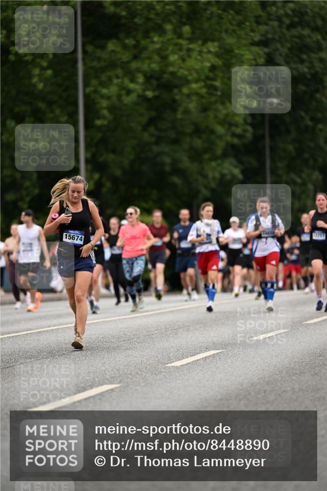 29.06.2025 - hella hamburg halbmarathon Dr. Thomas Lammeyer http://msf.ph/oto/8448890 29.06.2025 10:58:55 Kennedybrücke 1779, 1822, 2600, 3364, 3857, 4039, 4720, 5185, 5309, 5500, 5815, 5856, 5933, 6279, 6583, 6987, 6988, 7670, 7874, 7946, 7986, 9130, 9764, 10331, 11354 meine-sportfotos.de