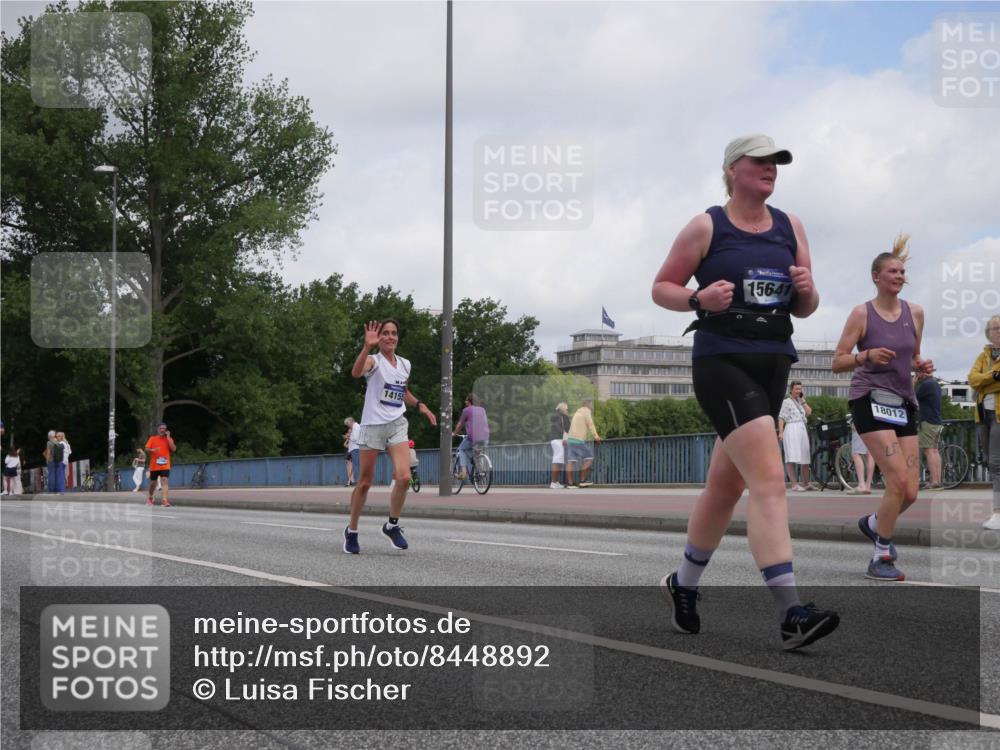 29.06.2025 - hella hamburg halbmarathon Luisa Fischer http://msf.ph/oto/8448892 29.06.2025 10:31:07 Kennedybrücke 14155, 15641, 18012, 1530, 5903 meine-sportfotos.de