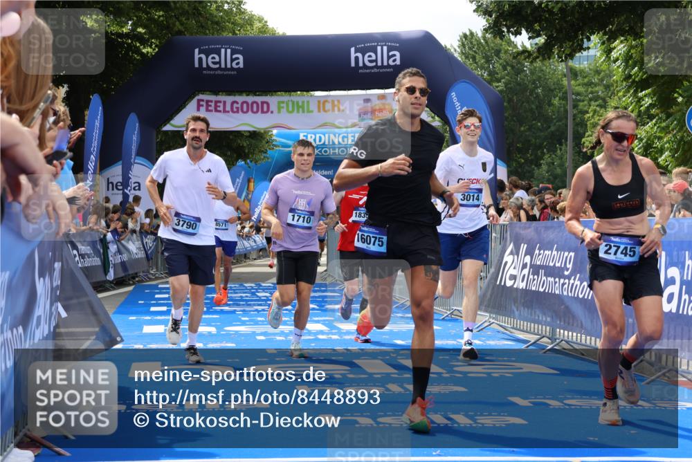 29.06.2025 - hella hamburg halbmarathon Strokosch-Dieckow http://msf.ph/oto/8448893 29.06.2025 10:38:26 Ziel 1042, 1710, 2745, 3014, 3431, 3790, 7110, 8571, 14905, 14992, 16075, 16280, 18357, 18761 meine-sportfotos.de