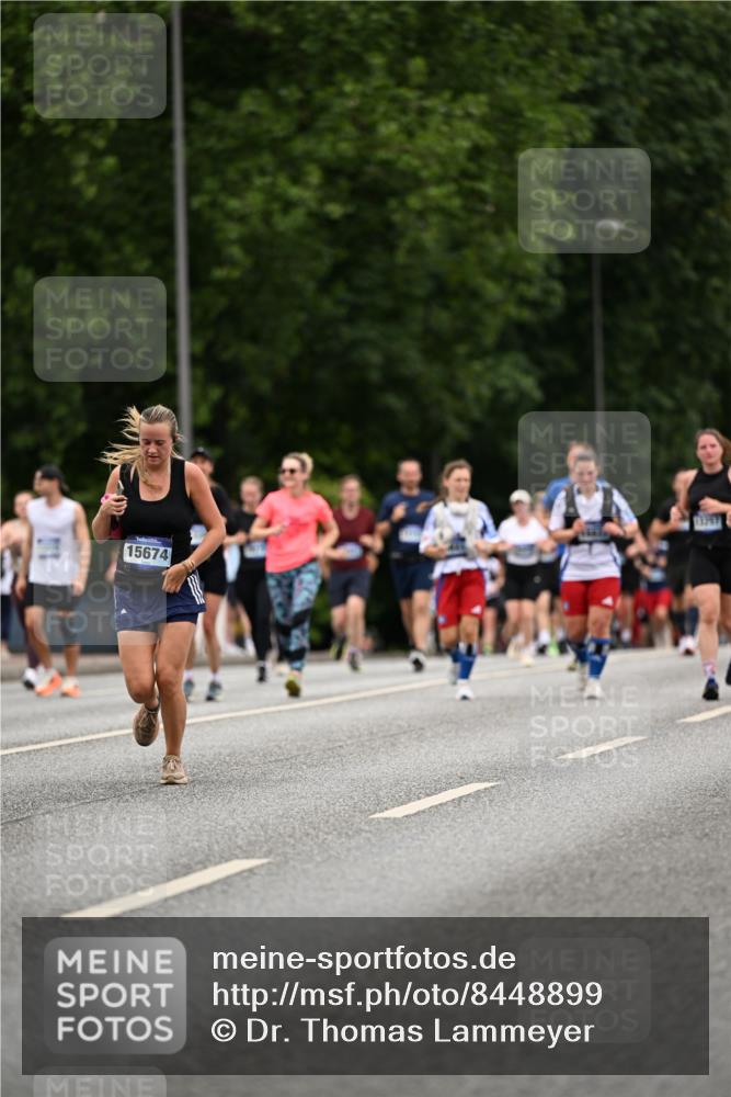29.06.2025 - hella hamburg halbmarathon Dr. Thomas Lammeyer http://msf.ph/oto/8448899 29.06.2025 10:58:55 Kennedybrücke 1779, 1822, 2600, 3364, 3857, 4039, 4720, 5185, 5309, 5500, 5815, 5856, 5933, 6279, 6583, 6987, 6988, 7670, 7874, 7946, 7986, 9130, 9764, 10331, 11354 meine-sportfotos.de