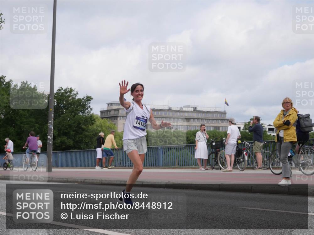 29.06.2025 - hella hamburg halbmarathon Luisa Fischer http://msf.ph/oto/8448912 29.06.2025 10:31:08 Kennedybrücke 14155, 1530, 5903 meine-sportfotos.de