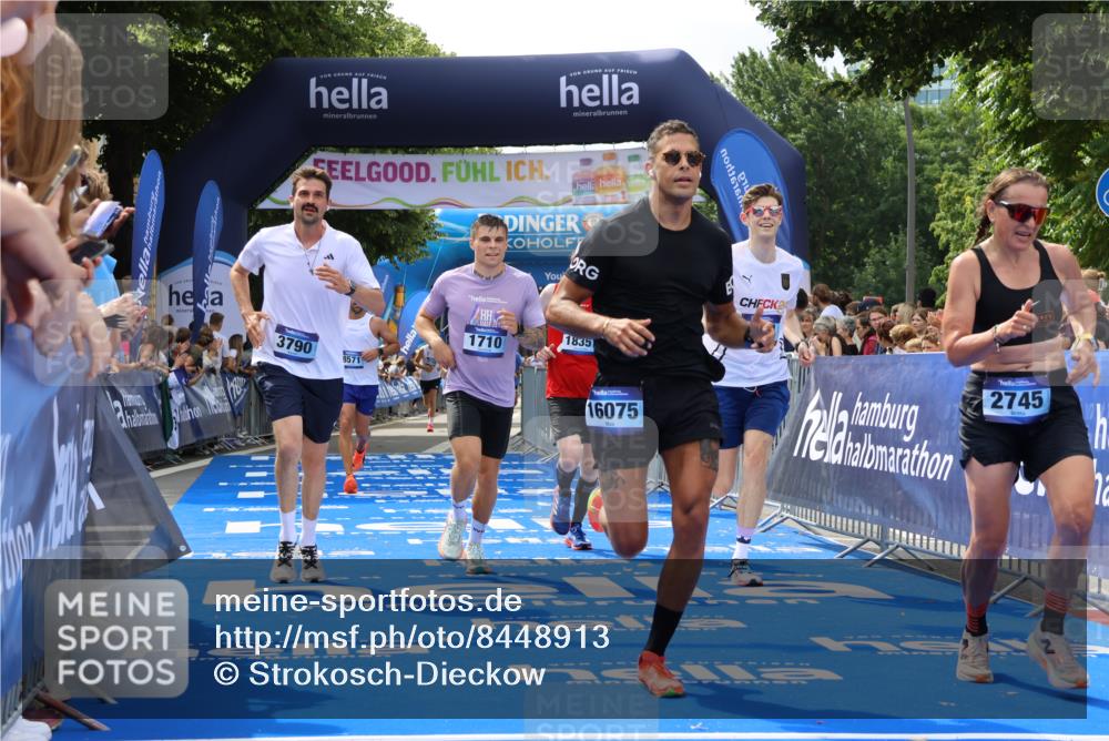 29.06.2025 - hella hamburg halbmarathon Strokosch-Dieckow http://msf.ph/oto/8448913 29.06.2025 10:38:26 Ziel 1042, 1710, 2745, 3014, 3431, 3790, 7110, 8571, 14905, 14992, 16075, 16280, 18357, 18761 meine-sportfotos.de