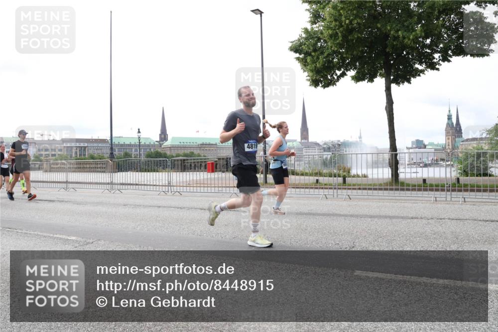29.06.2025 - hella hamburg halbmarathon Lena Gebhardt http://msf.ph/oto/8448915 29.06.2025 10:30:33 Lombardsbrücke 4819, 1059, 1472, 1647, 2505, 2569, 2754, 2755, 2901, 3281, 3443, 3573, 4198, 4575, 4819, 6344, 6556, 6598, 6616, 7071, 7120, 9830, 10880, 11984, 12349, 12350, 12460, 12461, 12504, 12687, 12688, 12710, 13418, 14216, 14304, 14421, 15299, 15757, 15789, 15938, 16182, 16504, 16601, 16604, 16735, 16791, 16864, 18046, 18362, 18503, 18671, 18795, 18860 meine-sportfotos.de