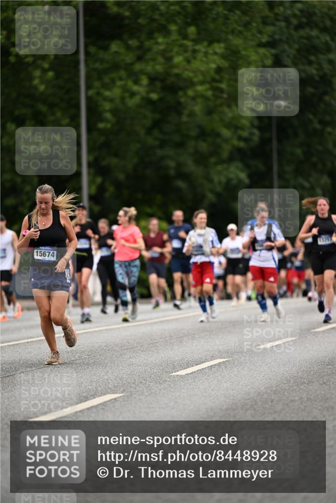 29.06.2025 - hella hamburg halbmarathon Dr. Thomas Lammeyer http://msf.ph/oto/8448928 29.06.2025 10:58:56 Kennedybrücke 1767, 1779, 1822, 2600, 3364, 3857, 4039, 4720, 5185, 5309, 5500, 5815, 5856, 5933, 6279, 6988, 7670, 7874, 7946, 7986, 9130, 9764, 10331, 11354 meine-sportfotos.de