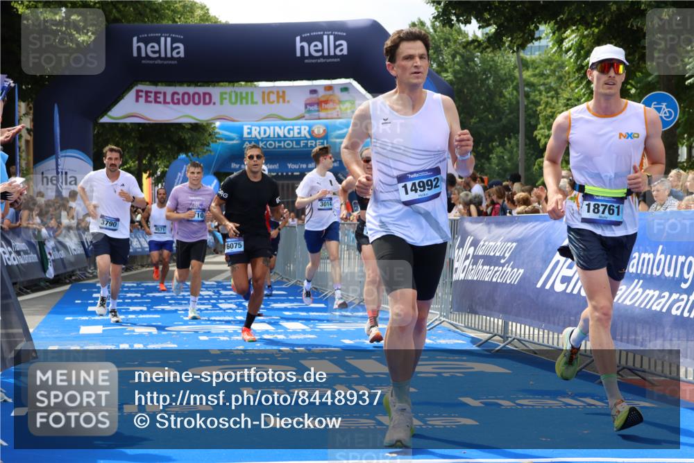 29.06.2025 - hella hamburg halbmarathon Strokosch-Dieckow http://msf.ph/oto/8448937 29.06.2025 10:38:24 Ziel 1042, 1710, 2745, 3014, 3431, 3790, 6095, 7110, 8571, 14992, 16075, 16280, 18357, 18761 meine-sportfotos.de