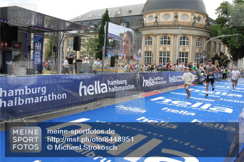 29.06.2025 - hella hamburg halbmarathon Michael Strokosch http://msf.ph/oto/8448951 29.06.2025 10:29:07 Ziel 3043, 10171, 10351, 16157, 18874 meine-sportfotos.de