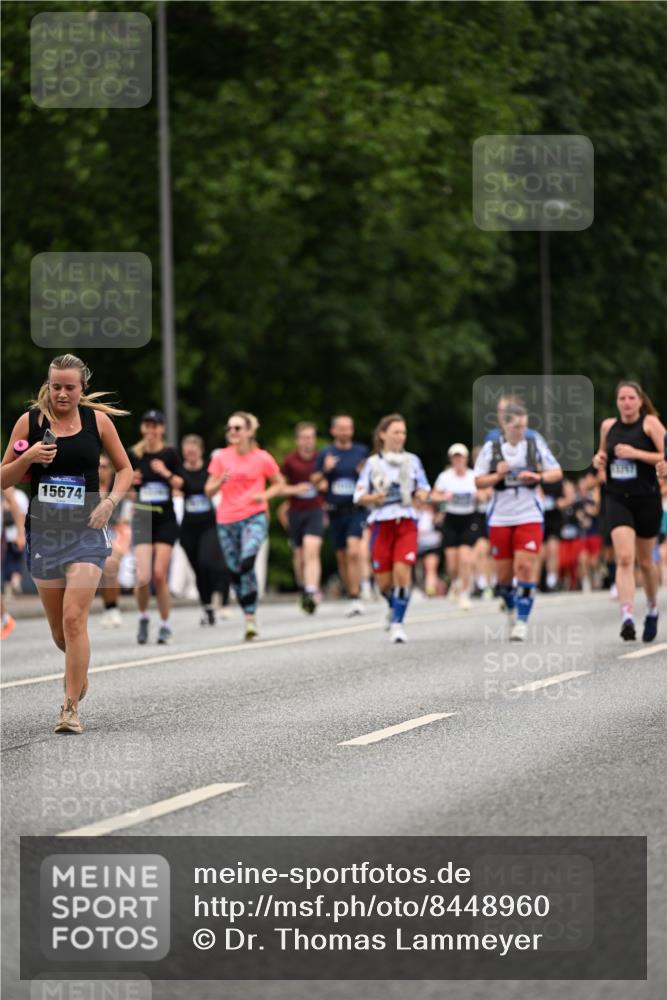 29.06.2025 - hella hamburg halbmarathon Dr. Thomas Lammeyer http://msf.ph/oto/8448960 29.06.2025 10:58:56 Kennedybrücke 1767, 1779, 1822, 2600, 3364, 3857, 4039, 4720, 5185, 5309, 5500, 5815, 5856, 5933, 6279, 6988, 7670, 7874, 7946, 7986, 9130, 9764, 10331, 11354 meine-sportfotos.de