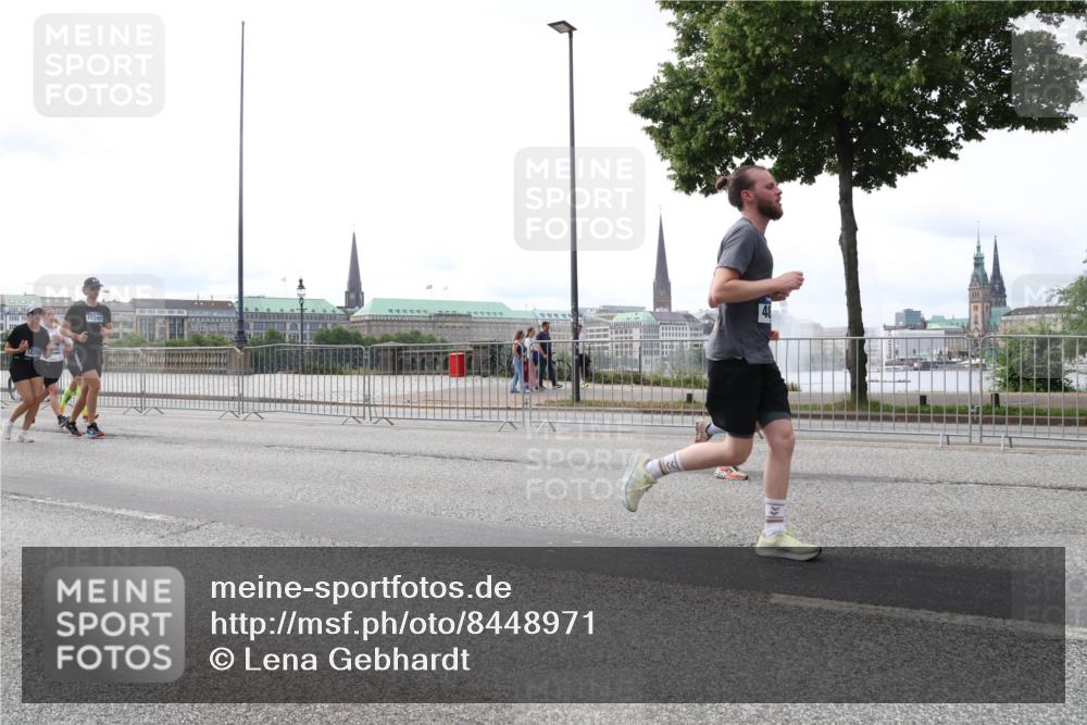 29.06.2025 - hella hamburg halbmarathon Lena Gebhardt http://msf.ph/oto/8448971 29.06.2025 10:30:33 Lombardsbrücke 12350, 12349, 1059, 1472, 1647, 2505, 2569, 2754, 2755, 2901, 3281, 3443, 3573, 4198, 4575, 4819, 6344, 6556, 6598, 6616, 7071, 7120, 9830, 10880, 11984, 12349, 12350, 12460, 12461, 12504, 12687, 12688, 12710, 13418, 14216, 14304, 14421, 15299, 15757, 15789, 15938, 16182, 16504, 16601, 16604, 16735, 16791, 16864, 18046, 18362, 18503, 18671, 18795, 18860 meine-sportfotos.de