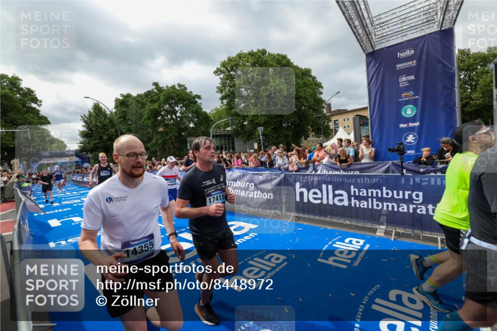 29.06.2025 - hella hamburg halbmarathon Zöllner http://msf.ph/oto/8448972 29.06.2025 10:58:33 Ziel 3251, 4767, 5341, 5347, 7082, 7476, 9316, 11808, 12712, 12879, 14355, 16531, 17415, 18556, 18891, 19166 meine-sportfotos.de