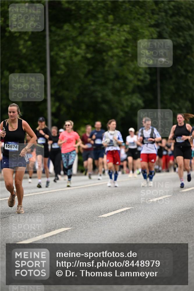 29.06.2025 - hella hamburg halbmarathon Dr. Thomas Lammeyer http://msf.ph/oto/8448979 29.06.2025 10:58:56 Kennedybrücke 1767, 1779, 1822, 2600, 3364, 3857, 4039, 4720, 5185, 5309, 5500, 5815, 5856, 5933, 6279, 6988, 7670, 7874, 7946, 7986, 9130, 9764, 10331, 11354 meine-sportfotos.de