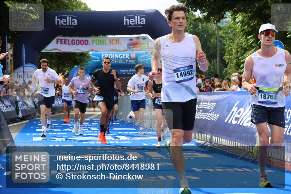 29.06.2025 - hella hamburg halbmarathon Strokosch-Dieckow http://msf.ph/oto/8448981 29.06.2025 10:38:24 Ziel 1042, 1710, 2745, 3014, 3431, 3790, 6095, 7110, 8571, 14992, 16075, 16280, 18357, 18761 meine-sportfotos.de