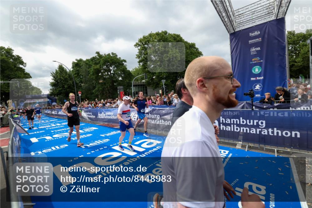 29.06.2025 - hella hamburg halbmarathon Zöllner http://msf.ph/oto/8448983 29.06.2025 10:58:33 Ziel 3251, 4767, 5341, 5347, 7082, 7476, 9316, 11808, 12712, 12879, 14355, 16531, 17415, 18556, 18891, 19166 meine-sportfotos.de