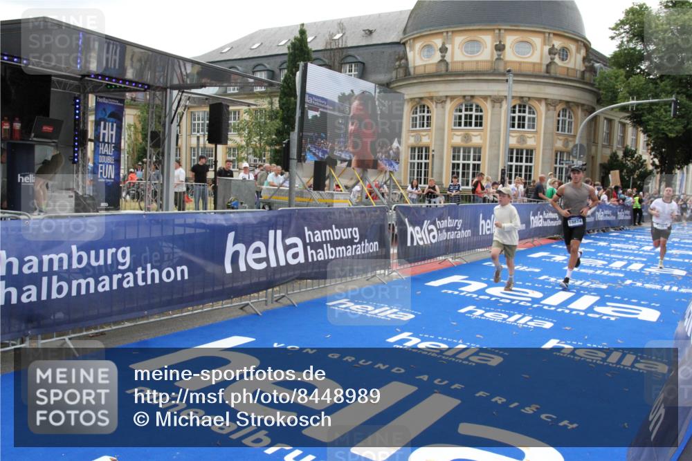 29.06.2025 - hella hamburg halbmarathon Michael Strokosch http://msf.ph/oto/8448989 29.06.2025 10:29:07 Ziel 3043, 10171, 10351, 16157, 18874 meine-sportfotos.de