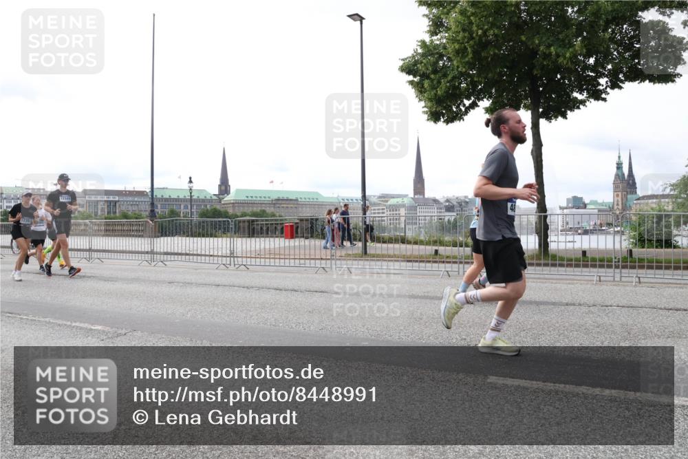 29.06.2025 - hella hamburg halbmarathon Lena Gebhardt http://msf.ph/oto/8448991 29.06.2025 10:30:33 Lombardsbrücke 12350, 12349, 1059, 1472, 1647, 2505, 2569, 2754, 2755, 2901, 3281, 3443, 3573, 4198, 4575, 4819, 6344, 6556, 6598, 6616, 7071, 7120, 9830, 10880, 11984, 12349, 12350, 12460, 12461, 12504, 12687, 12688, 12710, 13418, 14216, 14304, 14421, 15299, 15757, 15789, 15938, 16182, 16504, 16601, 16604, 16735, 16791, 16864, 18046, 18362, 18503, 18671, 18795, 18860 meine-sportfotos.de