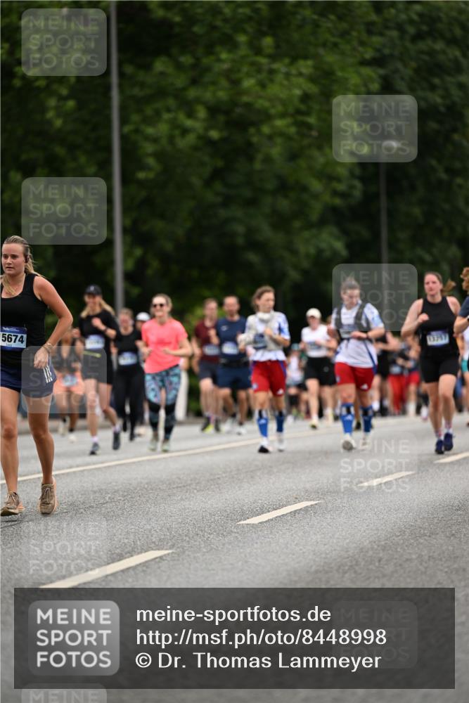 29.06.2025 - hella hamburg halbmarathon Dr. Thomas Lammeyer http://msf.ph/oto/8448998 29.06.2025 10:58:56 Kennedybrücke 1767, 1779, 1822, 2600, 3364, 3857, 4039, 4720, 5185, 5309, 5500, 5815, 5856, 5933, 6279, 6988, 7670, 7874, 7946, 7986, 9130, 9764, 10331, 11354 meine-sportfotos.de
