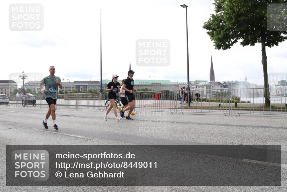 29.06.2025 - hella hamburg halbmarathon Lena Gebhardt http://msf.ph/oto/8449011 29.06.2025 10:30:35 Lombardsbrücke 12350, 15757, 1059, 1472, 1647, 2268, 2505, 2569, 2754, 2755, 2901, 3281, 3443, 3573, 4198, 4575, 4819, 6344, 6556, 6598, 6616, 7071, 7120, 9830, 10880, 11984, 12349, 12350, 12460, 12461, 12504, 12687, 12688, 12710, 13418, 14216, 14421, 14803, 15299, 15757, 15789, 15938, 16504, 16601, 16604, 16735, 16791, 16864, 18046, 18362, 18671, 18795, 18860 meine-sportfotos.de