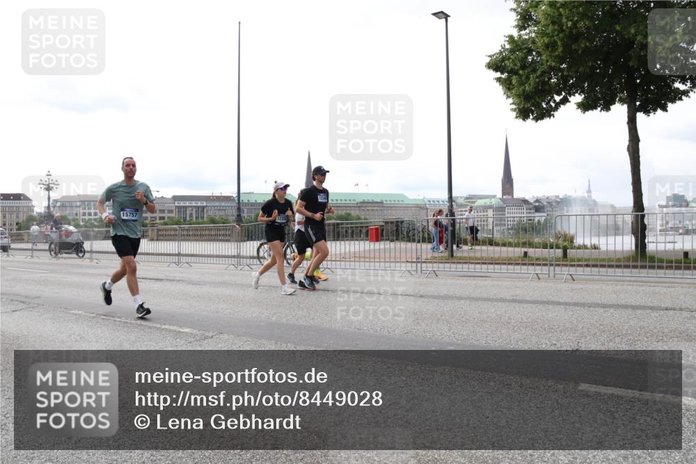 29.06.2025 - hella hamburg halbmarathon Lena Gebhardt http://msf.ph/oto/8449028 29.06.2025 10:30:35 Lombardsbrücke 15757, 12349, 1059, 1472, 1647, 2268, 2505, 2569, 2754, 2755, 2901, 3281, 3443, 3573, 4198, 4575, 4819, 6344, 6556, 6598, 6616, 7071, 7120, 9830, 10880, 11984, 12349, 12350, 12460, 12461, 12504, 12687, 12688, 12710, 13418, 14216, 14421, 14803, 15299, 15757, 15789, 15938, 16504, 16601, 16604, 16735, 16791, 16864, 18046, 18362, 18671, 18795, 18860 meine-sportfotos.de
