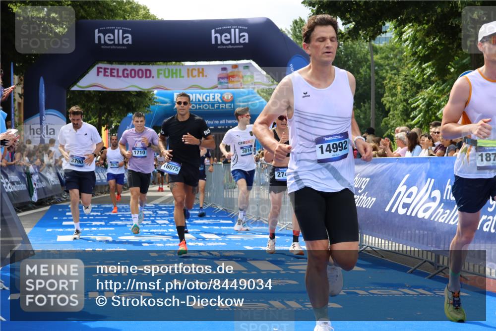 29.06.2025 - hella hamburg halbmarathon Strokosch-Dieckow http://msf.ph/oto/8449034 29.06.2025 10:38:25 Ziel 1042, 1710, 2745, 3014, 3431, 3790, 6095, 7110, 8571, 14905, 14992, 16075, 16280, 18357, 18761 meine-sportfotos.de