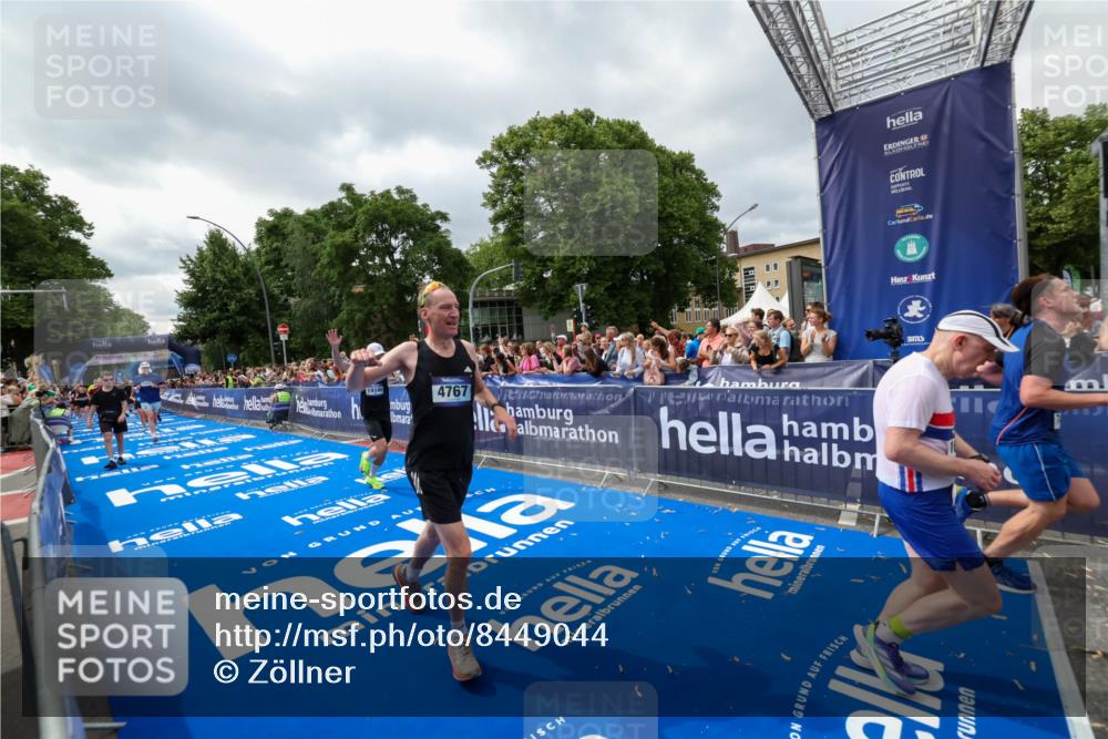 29.06.2025 - hella hamburg halbmarathon Zöllner http://msf.ph/oto/8449044 29.06.2025 10:58:34 Ziel 2978, 3251, 4467, 4767, 5341, 7082, 7476, 9316, 12712, 12809, 12879, 16531, 17415, 18556, 19166 meine-sportfotos.de