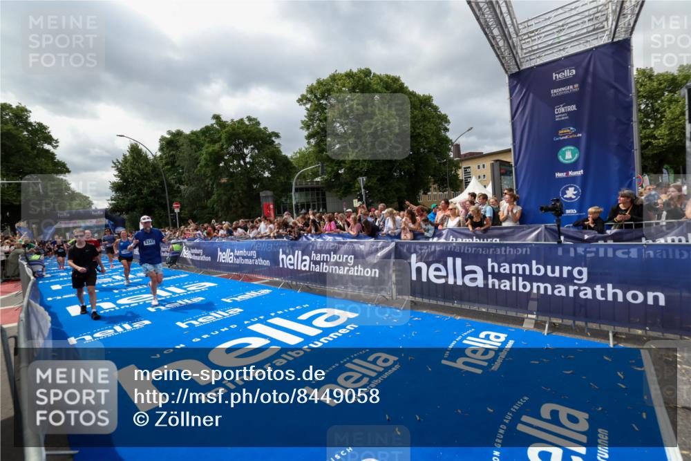 29.06.2025 - hella hamburg halbmarathon Zöllner http://msf.ph/oto/8449058 29.06.2025 10:58:37 Ziel 2619, 2978, 3251, 4467, 5341, 6595, 7082, 7659, 9316, 12712, 12809, 12879, 13694, 18501, 18556 meine-sportfotos.de