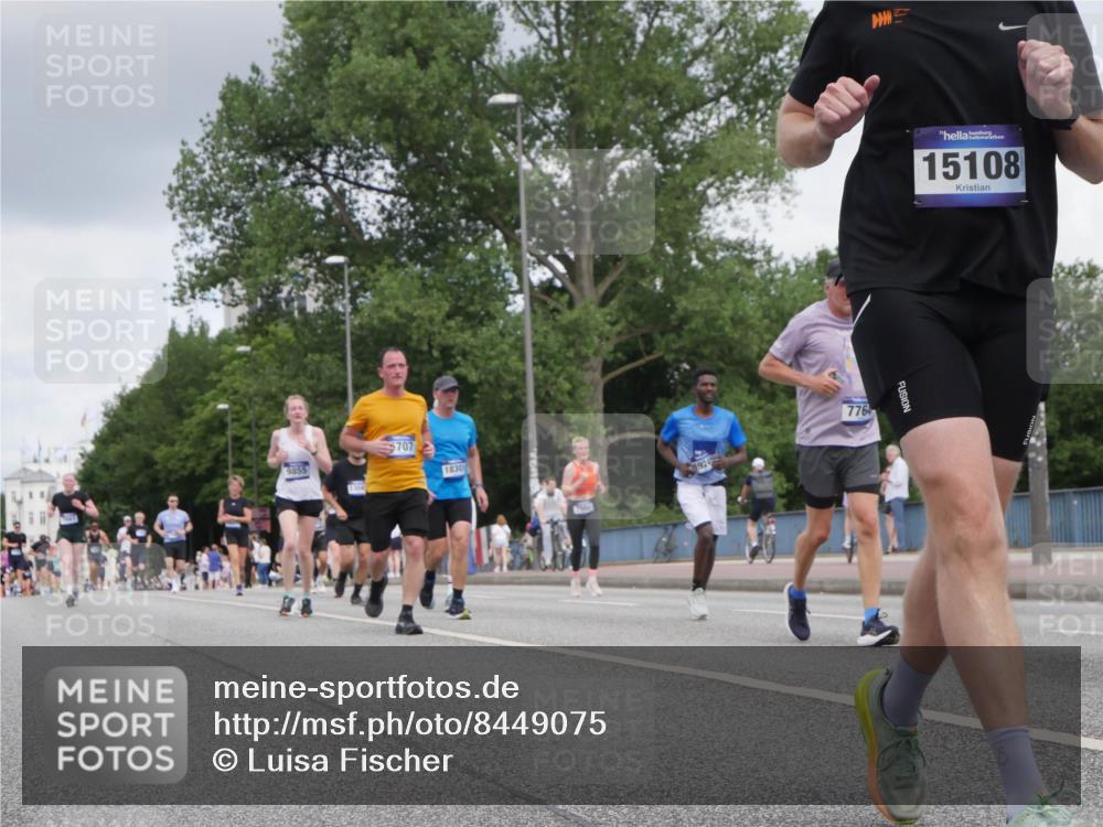 29.06.2025 - hella hamburg halbmarathon Luisa Fischer http://msf.ph/oto/8449075 29.06.2025 10:31:15 Kennedybrücke 9855, 707, 1830, 776, 15108, 5285, 5707, 5939, 7667, 7764, 7980, 9855 meine-sportfotos.de