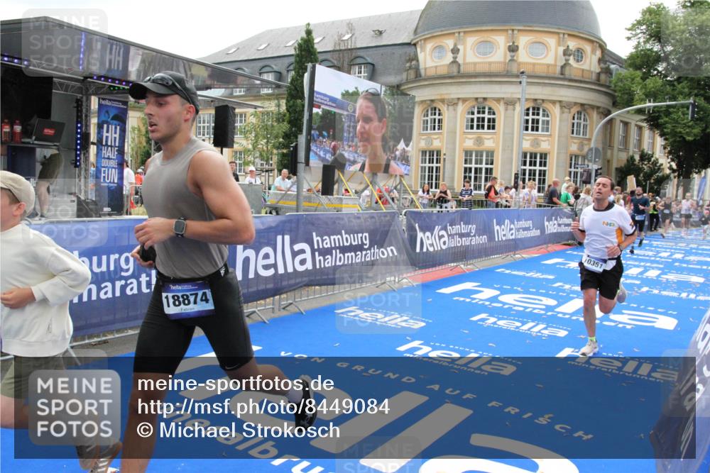 29.06.2025 - hella hamburg halbmarathon Michael Strokosch http://msf.ph/oto/8449084 29.06.2025 10:29:09 Ziel 3043, 8473, 10171, 10351, 16157, 18874, 19194 meine-sportfotos.de