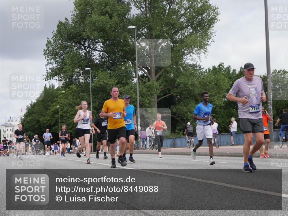 29.06.2025 - hella hamburg halbmarathon Luisa Fischer http://msf.ph/oto/8449088 29.06.2025 10:31:15 Kennedybrücke 9855, 13045, 707, 18301, 7980, 7764, 445, 5285, 5707, 5939, 7667, 7764, 7980, 9855 meine-sportfotos.de