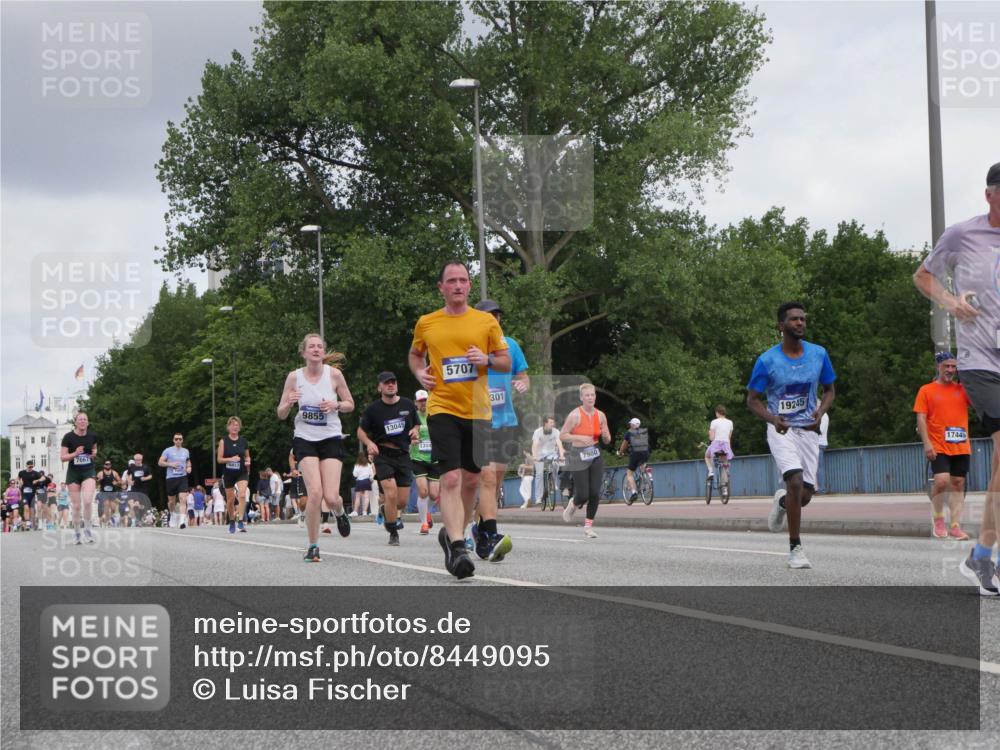 29.06.2025 - hella hamburg halbmarathon Luisa Fischer http://msf.ph/oto/8449095 29.06.2025 10:31:16 Kennedybrücke 7667, 10413, 9855, 13045, 5707, 301, 7980, 19245, 17445, 5285, 5707, 5939, 7667, 7764, 7980, 9855 meine-sportfotos.de