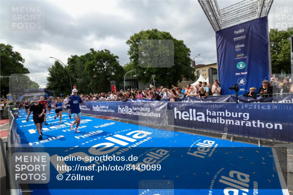 29.06.2025 - hella hamburg halbmarathon Zöllner http://msf.ph/oto/8449099 29.06.2025 10:58:37 Ziel 2619, 2978, 3251, 4467, 5341, 6595, 7082, 7659, 9316, 12712, 12809, 12879, 13694, 18501, 18556 meine-sportfotos.de