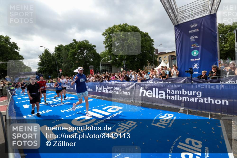 29.06.2025 - hella hamburg halbmarathon Zöllner http://msf.ph/oto/8449113 29.06.2025 10:58:38 Ziel 2619, 2978, 3251, 4467, 5341, 6595, 7082, 7659, 8322, 9316, 12712, 12809, 12862, 12879, 13694, 18501, 18556 meine-sportfotos.de