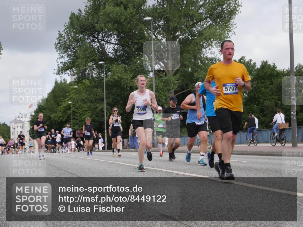 29.06.2025 - hella hamburg halbmarathon Luisa Fischer http://msf.ph/oto/8449122 29.06.2025 10:31:17 Kennedybrücke 7667, 15058, 9855, 13043, 13045, 5285, 5707, 5285, 5707, 5939, 7667, 7764, 7980, 9855, 10412, 10413 meine-sportfotos.de