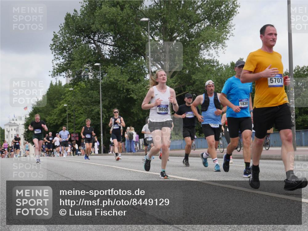 29.06.2025 - hella hamburg halbmarathon Luisa Fischer http://msf.ph/oto/8449129 29.06.2025 10:31:18 Kennedybrücke 7667, 10413, 5056, 5930, 9855, 13045, 5285, 18301, 5707, 5285, 5707, 5939, 7667, 7764, 7980, 9855, 10412, 10413 meine-sportfotos.de